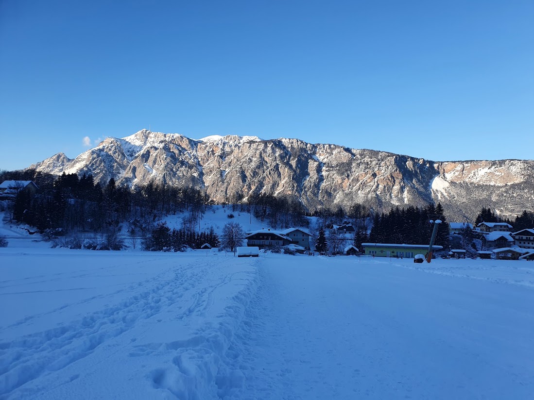 Blick auf Villacher Alpenstraße Winter Berghaus Edelhirsch