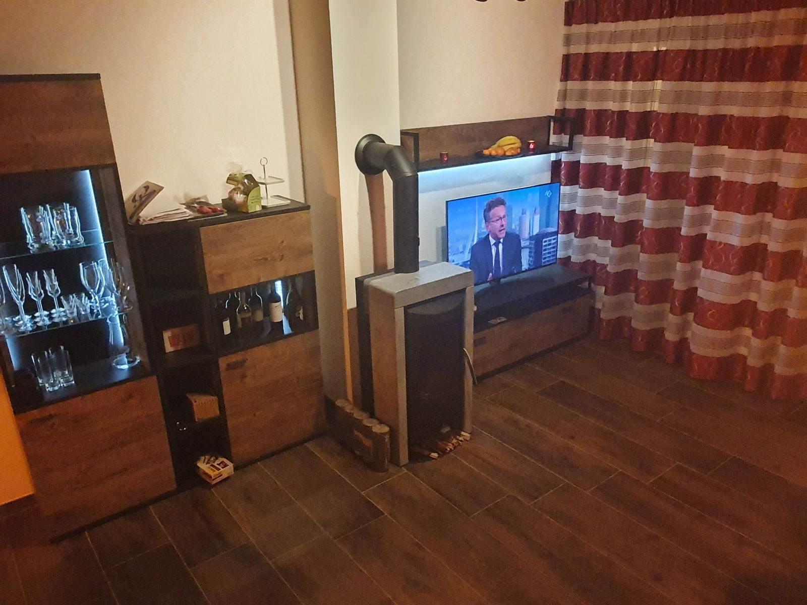 Living room with stove and TV Berghaus Edelhirsch