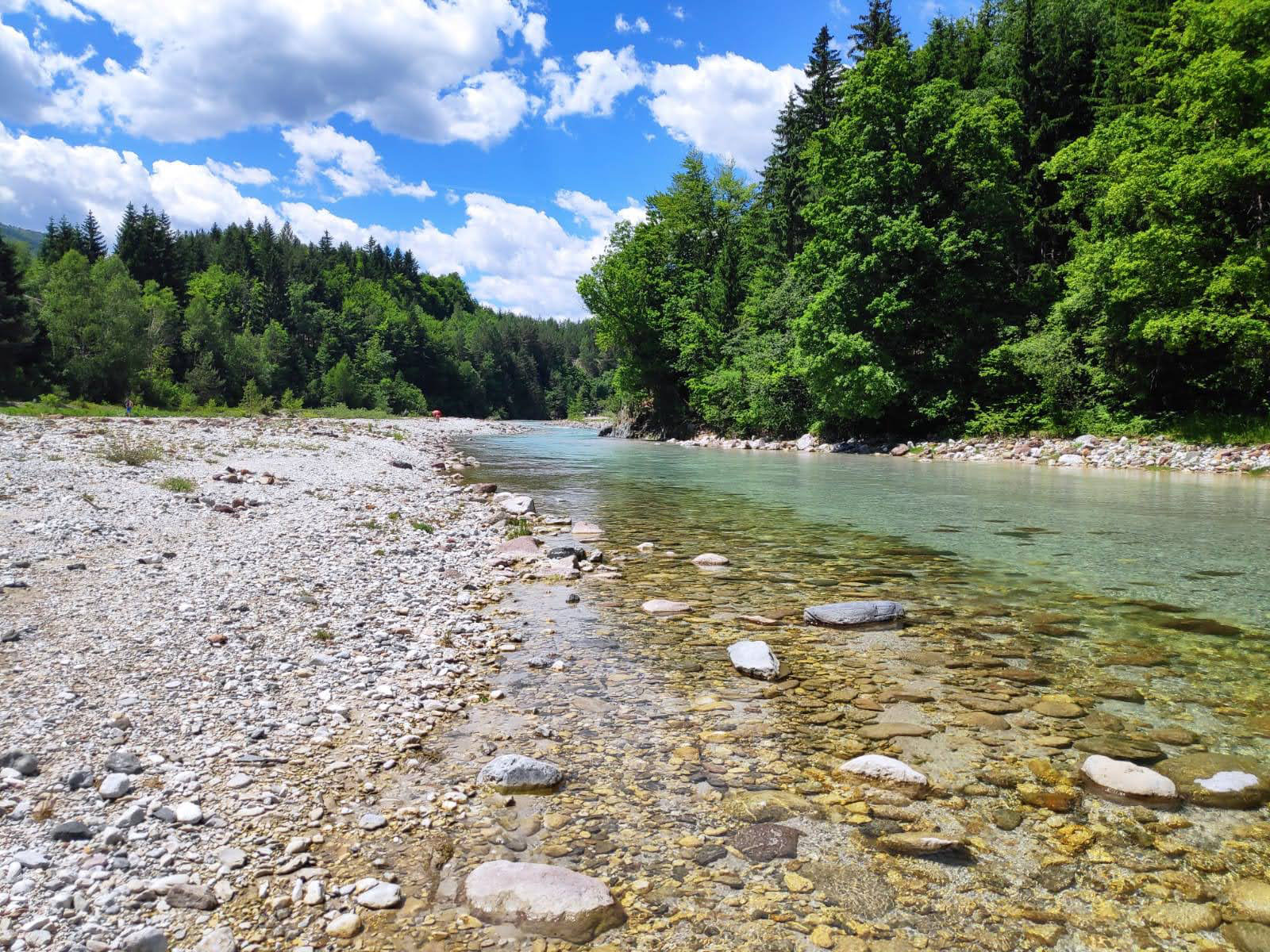 Kleiner Fluss bei Greuth auf halbem Weg nach Seltschach Berghaus Edelhirsch